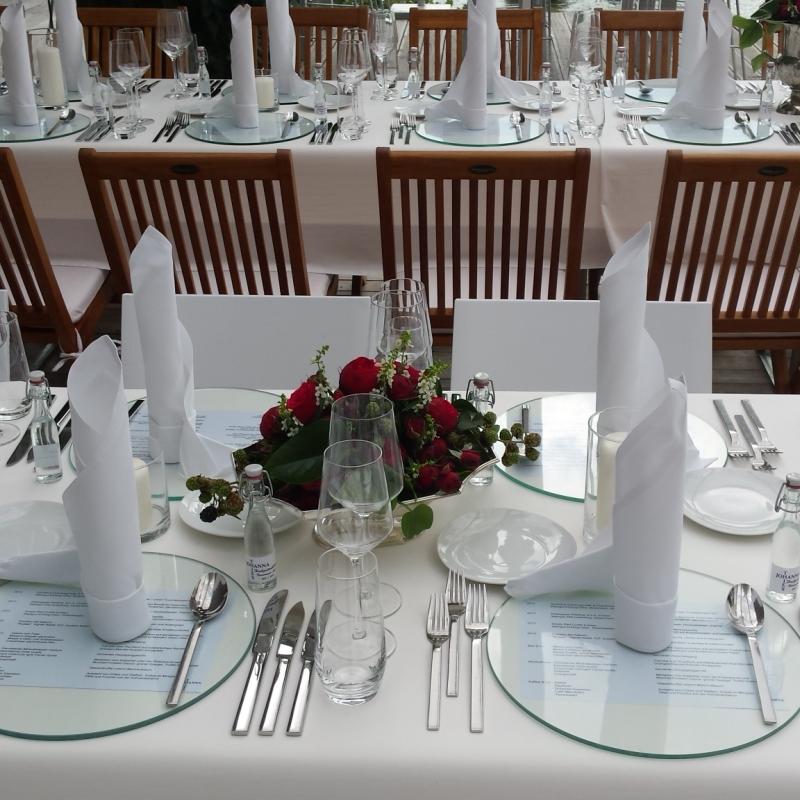 Gedeckte Hochzeitstafel, Insel Nonnenau | Messerich Catering