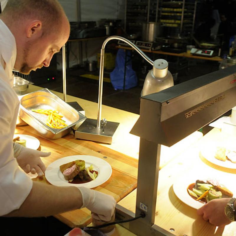 Ausgabestation für den Menuservice  | Messerich Catering