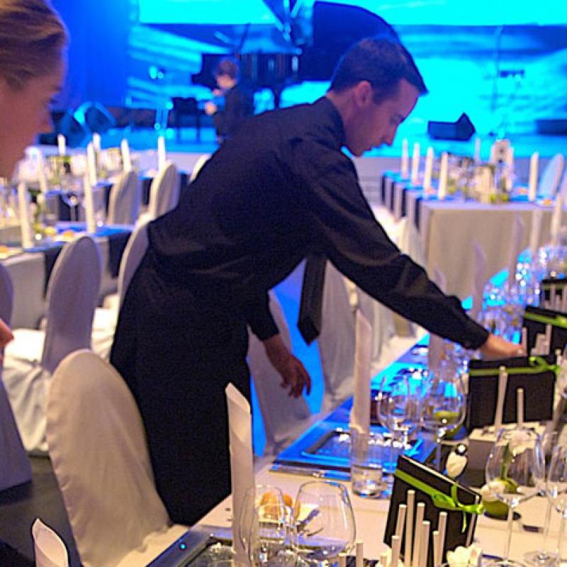 Unsere Servicekräfte - fachlich versiert und sehr charmant!  | Messerich Catering